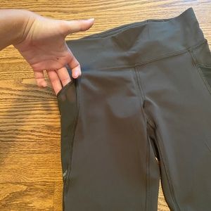 Lululemon 7/8 luxtreme leggings with mesh paneling, Size 6
